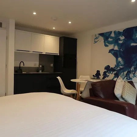 Apartment Recently Refurbished Town Centre Flat