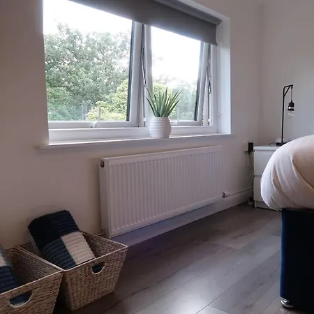 Recently Refurbished Town Centre Flat Apartment