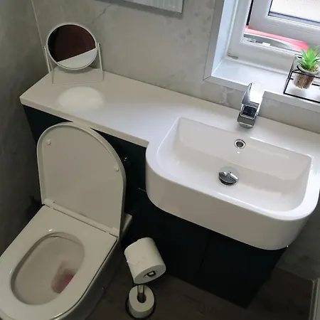 Apartment Recently Refurbished Town Centre Flat *
