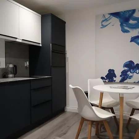 Recently Refurbished Town Centre Flat