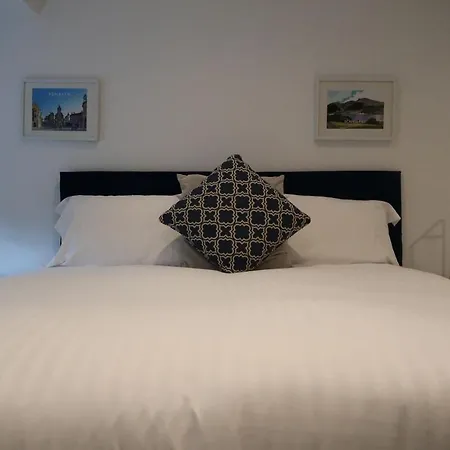 Apartment Recently Refurbished Town Centre Flat *
