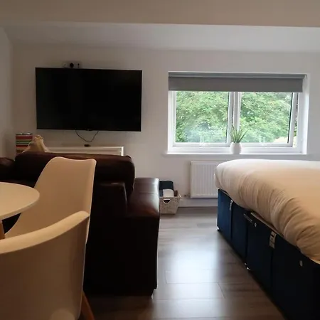Recently Refurbished Town Centre Flat